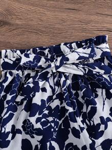 SHEIN Tween Girls Solid Knit Collar T-Shirt & Woven Ditsy Floral Shorts 2 Pieces Set