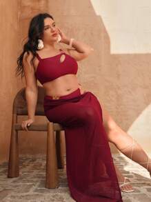 Swim Oasis Conjunto de bikini burdeos de talla grande para mujer con decoración de metal en estilo recortado y sexy, combinado con una falda larga tipo pareo, adecuado para usar en la playa o en resort