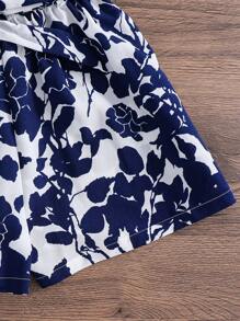 SHEIN Tween Girls Solid Knit Collar T-Shirt & Woven Ditsy Floral Shorts 2 Pieces Set