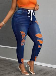 SHEIN SXY Jeans de talla grande de mezclilla desgastados de alta elasticidad con cordón de malla de colores en la cintura, ajuste entallado