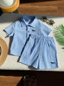 SHEIN Set de 2 piezas de camisa de manga corta a cuadros azules y shorts casuales de verano versátiles y lindos para bebé niño - Multicolor - Ver 3