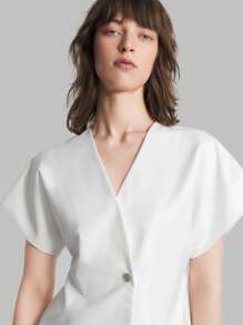 Ontre Women's Clothing New 2025 Spring Exclusive White V-Neck Solid Single-Button Casual Metal Buckle Color Block Short Sleeve Blouse, Elegant Ladies Apparel