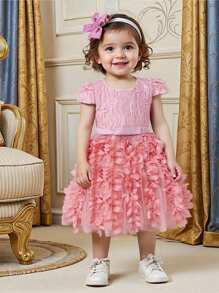 SHEIN Robe de bébé fille élégante et simple en tissu texturé avec décoration de nœud au col rond - Rose bonbon - Voir 1