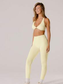 Aralina Leisurewear 粉彩粉色支撑深 V 活力扭纹短款上衣 - 黃色 - 查看 10