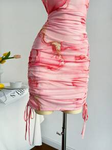 Soleia Robe mini ajustée à une épaule plissée avec design romantique rose tie-dye pour femme. Parfaite pour les soirées, les rendez-vous amoureux, la Saint-Valentin