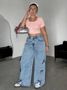 SHEIN EZwear 大码宽松版型破洞蝴蝶结阔腿牛仔裤，蓝色，适合派对、假日、约会、情人节、下午茶等场合，宽松牛仔裤，四季皆宜，大码蓝色牛仔裤，蝴蝶结甜美弹力腰带，休闲春夏牛仔裤 - 藍色 - 查看 5