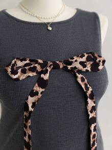 SHEIN WYWH Camiseta sin mangas gris para mujer talla grande con bajo con abertura, decorada con lazo de estampado leopardo