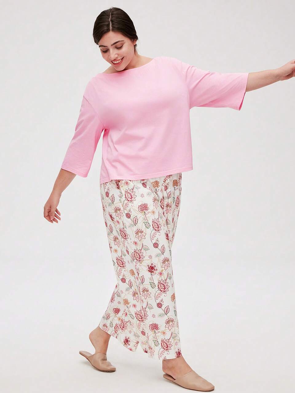 Damski plus size różowy miękki bawełniany basic top z dekoltem łódkowym i spodnie w kwiatowy wzór, piżamowy komplet domowy do noszenia na zewnątrz, bielizna ślubna