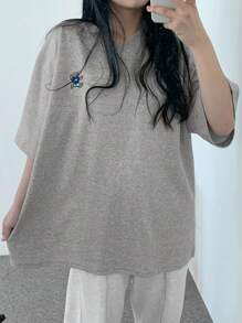 DAZY 女士V领宽松T恤，简约时尚休闲日常短袖 - 灰色 - 查看 5
