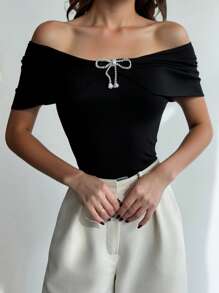 Firerie Camiseta negra ajustada con hombros descubiertos y decoración metálica, de estilo sencillo y elegante para festivales, ideal para ir de commute, primavera/verano y salidas