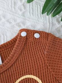 Ensemble de 2 pièces pour bébé garçon, T-shirt à imprimé ours mignon et short blocs de couleurs en tissu nid d'abeille, style casual, matériau doux et confortable, convient pour les vacances, les voyages, l'école, les rassemblements quotidiens, les sports, le printemps/été