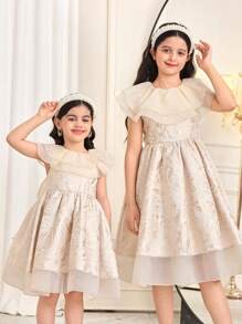 SHEIN Tween Girl 优雅欧根纱拼布荷叶边领提花无袖连衣裙 - 金色 - 查看 3