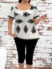 SHEIN Clasi 2pcs Plus Size Casual Vacation Random Print Short Sleeve Top And Solid Color Leggings Set