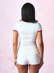 SUMWON WOMEN 原创标语图案 Baby Ringer T 恤短袖修身复古风格经典夏季休闲短款上衣时尚个性服饰