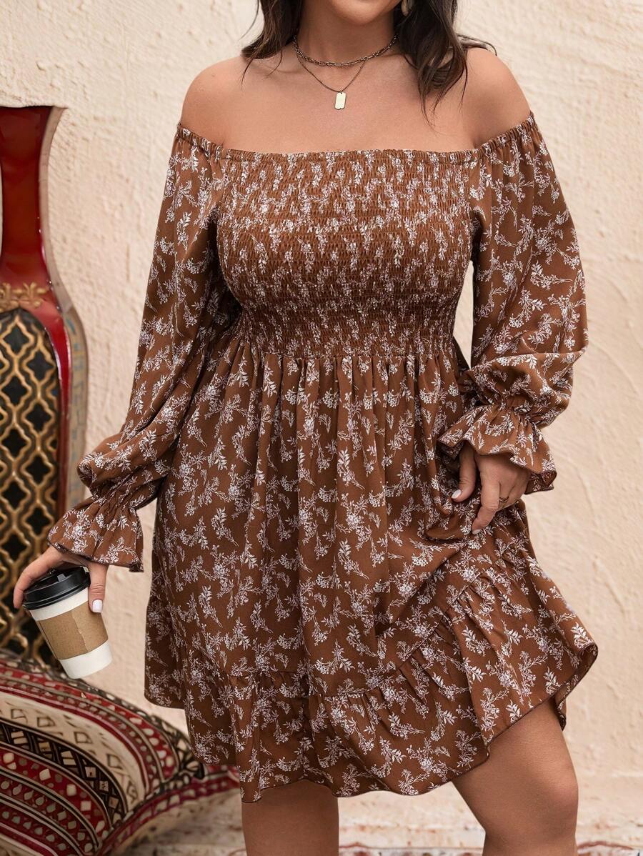 SHEIN LUNE Robe longue à manches longues et à l'épaule dénudée avec fleurs densément imprimées pour femmes de grande taille. Robe d'été bohème pour femmes. Tenues d'été boho chic pour femmes. Tenues de printemps pour les festivals et les vacances d'été.
