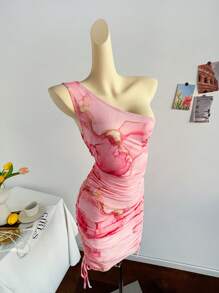 Soleia Robe mini ajustée à une épaule plissée avec design romantique rose tie-dye pour femme. Parfaite pour les soirées, les rendez-vous amoureux, la Saint-Valentin