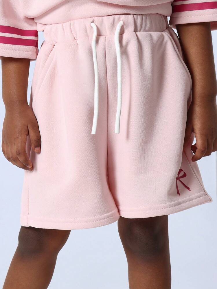 Sportowe spodenki T-shirt w stylu uniwersyteckim z nadrukowanym numerem