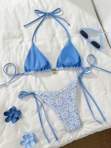 Swim Basics 2 件春假花卉纹理面料金色花卉点缀吊带三角比基尼上衣和侧系带泳裤海滩泳装套装 - 藍白色 - 查看 2