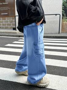 SHEIN 年轻男孩街头酷炫蓝色工装口袋宽松牛仔裤，休闲百搭，适合日常和街头穿着。 - 淺色水洗藍 - 查看 3