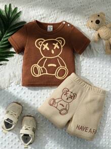 Ensemble de 2 pièces pour bébé garçon, T-shirt à imprimé ours mignon et short blocs de couleurs en tissu nid d'abeille, style casual, matériau doux et confortable, convient pour les vacances, les voyages, l'école, les rassemblements quotidiens, les sports, le printemps/été