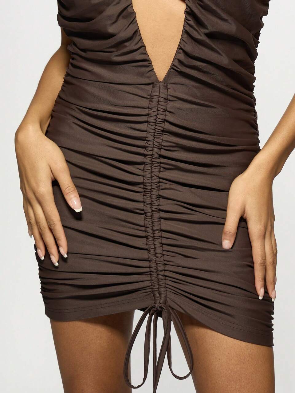 MISSGUIDED Abito mini aderente da sera, con scollo profondo a canottiera, arricciato, adatto per feste, eventi, uscite serali, stile Y2K