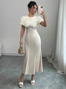 Elenzga Elegantes Satin Kleid in Champagnerfarbe mit Rundhalsausschnitt, 3D Blumen-Ausschnitten, kurzen Ärmeln, taillierter Passform und Fischschwanzsaum