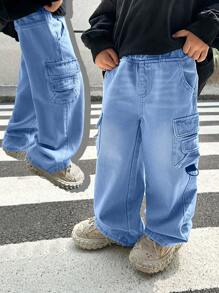 SHEIN 年轻男孩街头酷炫蓝色工装口袋宽松牛仔裤，休闲百搭，适合日常和街头穿着。 - 淺色水洗藍 - 查看 1