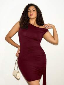 SHEIN Tall CURVE Vestido mini ajustado de verano para mujer talla grande con hombros oblicuos, plisado asimétrico y tirantes drapeados - Burdeos - Ver 6