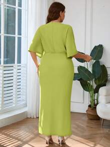 SHEIN Privé Plus Size Women's Comfortable Casual Elegant Daily Vacation Beach Outgoing Tie-Front Ruched Split Textured Fabric Dress, Spring/Summer - Green - View 2