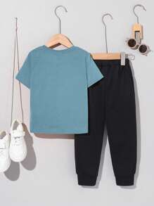 SHEIN 2 件套男童休闲字母印花短袖 T 恤和裤子套装 - 霧霾藍 - 查看 2