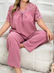 Conjunto de pijama rosa de talla grande con cuello en V de encaje semi-transparente y tela jacquard