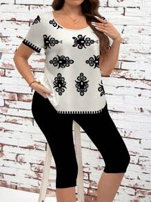 SHEIN Clasi 2pcs Plus Size Casual Vacation Random Print Short Sleeve Top And Solid Color Leggings Set