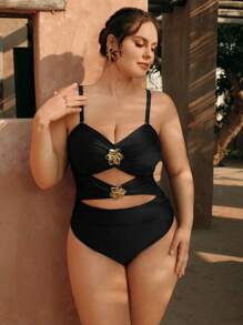 SHEIN Swim Chicsea Maiô plus size cor sólida vazado metal decoração peça única, férias de praia de verão - Preto - Ver 5