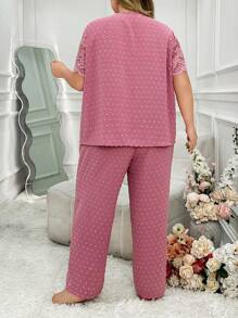 Conjunto de pijama rosa de talla grande con cuello en V de encaje semi-transparente y tela jacquard