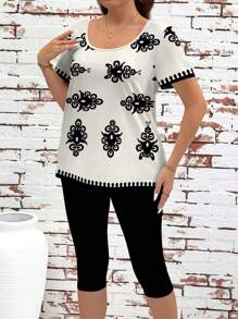 SHEIN Clasi 2pcs Plus Size Casual Vacation Random Print Short Sleeve Top And Solid Color Leggings Set