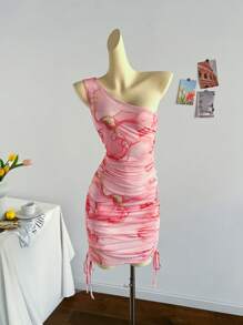 Soleia Robe mini ajustée à une épaule plissée avec design romantique rose tie-dye pour femme. Parfaite pour les soirées, les rendez-vous amoureux, la Saint-Valentin