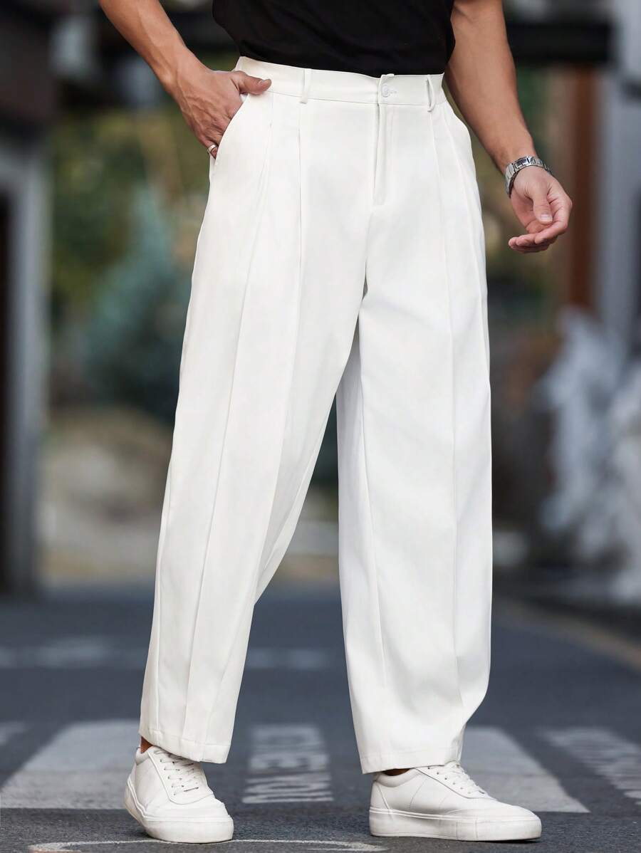 Manfinity Hypemode 男士年轻休闲 INS 白色阔腿长裤。男士街头长裤，纯色、清爽、折叠直筒裤，适合日常户外通勤。男士宽松百褶直筒休闲裤，街头风格 - 白色 - 查看 1