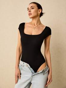 Poéselle 女式纯色罗纹针织紧身衣是一款修身紧身衣，采用罗纹弹性材料制成，采用露背设计。这是一款适合休闲外出和日常穿着的夏季服装。 - 黑色 - 查看 2