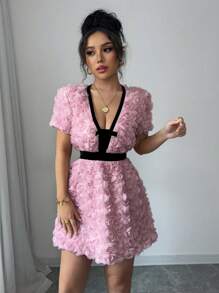 SHEIN ChicEase 女款優雅浪漫洋裝，3D玫瑰飾、深V領、對比蝴蝶結、收腰設計、迷你短版，情人節適用 - 粉色 - 查看 6