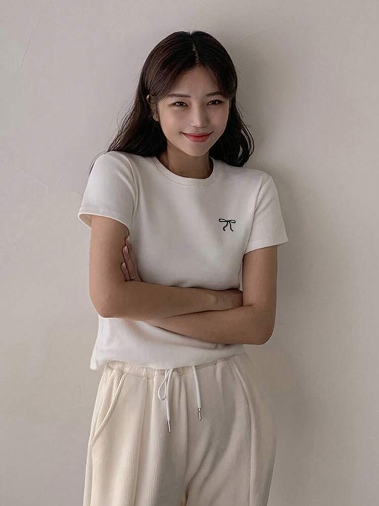 Women's Casual Short Sleeve T-Shirt, Minimalist & Fashionable, For Everyday Wear Summer