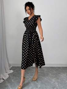 Chiquease 褶皱荷叶边下摆金属面料收腰腰部开衩后系带休闲连衣裙