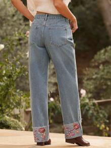 WESTFADE Jeans droits à taille basse, avec revers et effilochés, ornés d'une broderie florale d'été