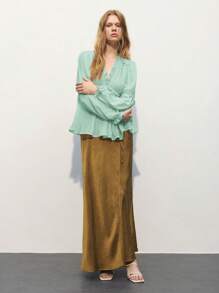 Maija 深V领纯色飘逸荷叶边女式长袖衬衫情人节款