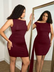 SHEIN Tall CURVE Vestido mini ajustado de verano para mujer talla grande con hombros oblicuos, plisado asimétrico y tirantes drapeados - Burdeos - Ver 4