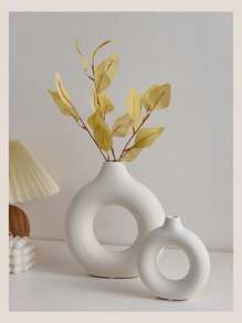 1pc Plastic Donut Shaped Flower Vase, Modern Simplistic Circle Vase Ornament, Ceramic-Like Vase, Creative Home Decor Crafts For Living Room