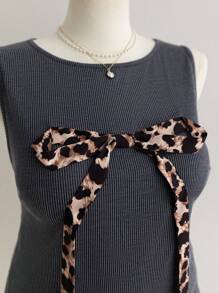 SHEIN WYWH Camiseta sin mangas gris para mujer talla grande con bajo con abertura, decorada con lazo de estampado leopardo