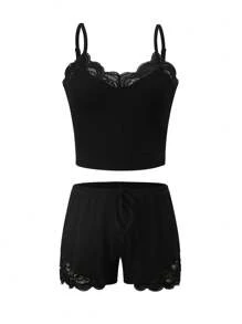 Set de 2 piezas de top de tirantes tipo camiseta y shorts con inserción de encaje liso para mujer