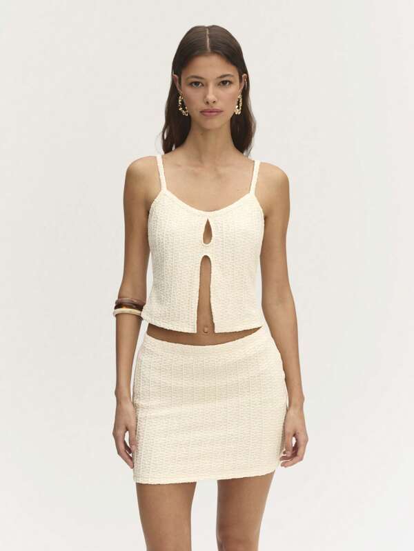 Nöista Conjunto de top texturizado de tela de verano y mini falda con ajuste de tirantes, con diseño de abertura frontal y estilo ajustado tipo ajustado. ¡Perfecto para el uso casual en resorts!
