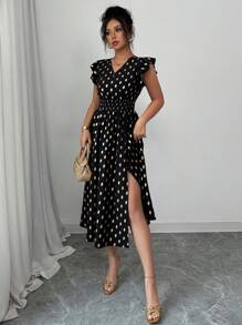 Chiquease 褶皱荷叶边下摆金属面料收腰腰部开衩后系带休闲连衣裙