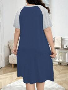SHEIN Plus Size Letters Print Contrast Color Dropped Shoulder Short Sleeve Nightgown - Blue - View 2